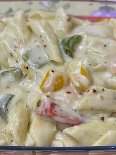 पास्ता विथ वाइट सॉस (Pasta with white sauce recipe in hindi) रेसिपी मुख्य फोटो