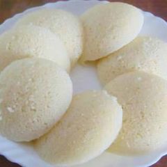A picture of Soji ki idli.