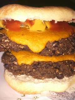 Una foto de Hamburguesas de poroto negro y arroz (vegan-oil free)!