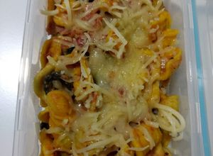 Una foto de Pasta con kumato y bacon