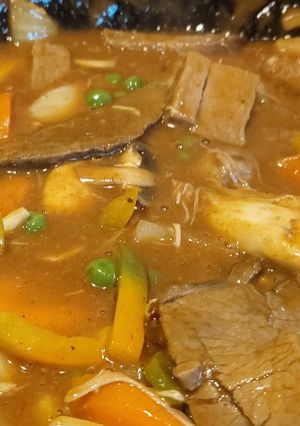 A picture of My leftovers beef and chicken curry.