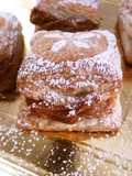 Libritos de hojaldre azucarados con dulce de leche