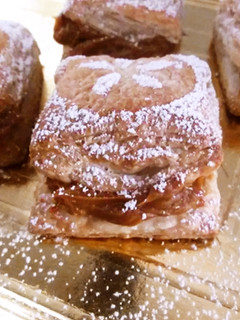 Una foto de Libritos de hojaldre azucarados con dulce de leche