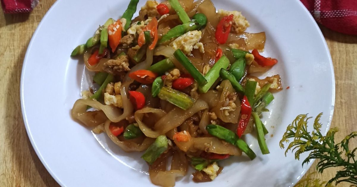 Kwetiau goreng genjer