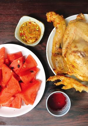 Hình của món Gà hấp muối ớt.