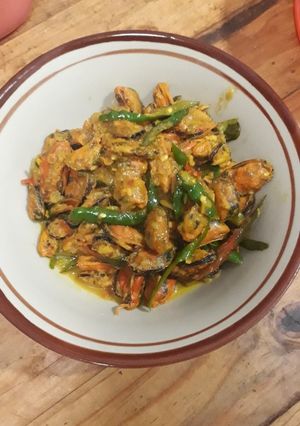 Foto resep Tumis kerang bumbu kuning cabe hijau