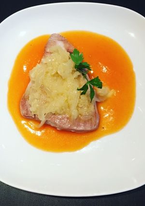 Una foto de Atún encebollado con salsa agridulce facilísimo y riquísimo