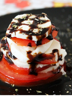 Una foto de Ensalada burrata y tomate
