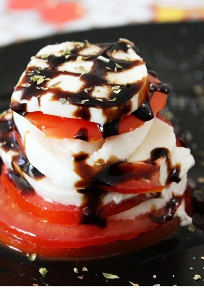 Una foto de Ensalada burrata y tomate