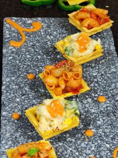 रेड एंड व्हाइट मैकरॉनी इन कैनोपी (Red and White Macaroni in canopy recipe in Hindi) रेसिपी मुख्य फोटो
