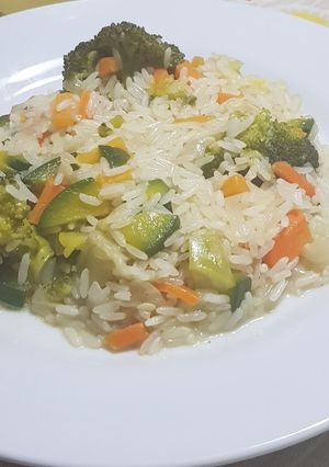 Una foto de Arroz con brócoli y verduritas