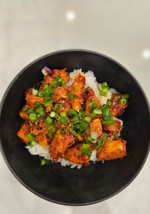 A picture of Firecracker Chicken 🧨.