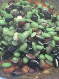 ஹோட்டல் முறையில் பச்சை மொச்சை குருமா (Pachai mochai kuruma recipe in tamil) செய்முறை முக்கிய புகைப்படம்