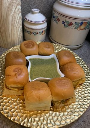A picture of Bun kabab.