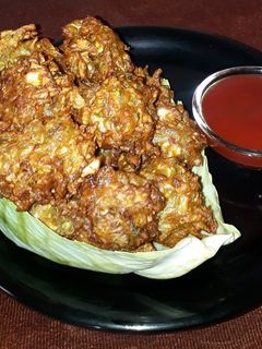 कोबीची भजी (kobichi bhaji recipe in marathi) रेसिपी चे मुख्य फोटो