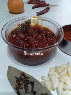 ટોમેટો ચીલી મુરબ્બો (Tomato Chilli Murabbo Recipe In Gujarati) રેસીપી મુખ્ય ફોટો