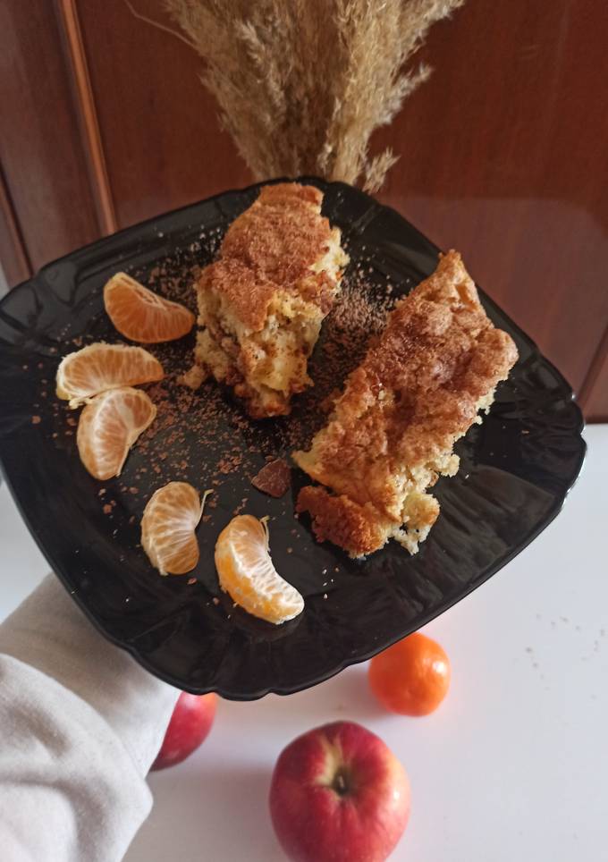 Шарлотка з яблуками, горіхами і шоколадом 🍫😋