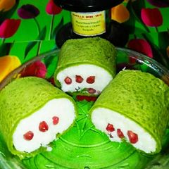 A picture of Spinach sushi.