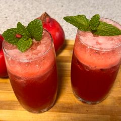 A picture of Pomegranate lemonade.