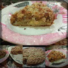 A picture of Apple crumble Cake 🍏🍎.