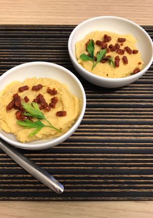 Foto di Hummus di ceci con pomodoro secco