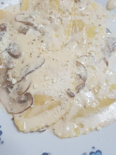 Una foto de Pasta rellena de Parmigiano Reggiano y trufa negra ESPECTACULAR!