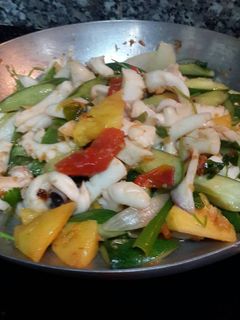 Hình của món Mực xào chua ngọt.