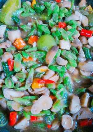 Foto resep Tumis Buncis Jamur Merang Pedas