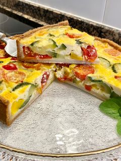 Una foto de Pastel con pimientos y calabacín
