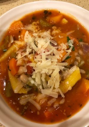 A picture of Minestrone soup.