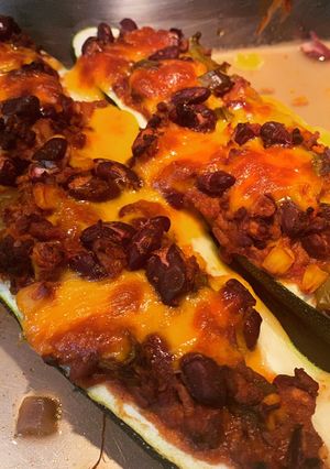 Une photo de Courgette farcie au Chili con Carne !