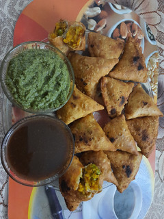 સમોસા (Samosa Recipe in Gujarati) રેસીપી મુખ્ય ફોટો