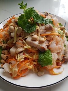 Hình của món Gỏi xoài tôm thịt.