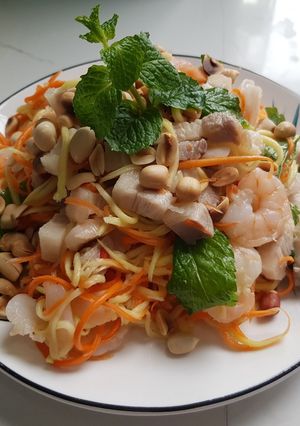 Hình của món Gỏi xoài tôm thịt.