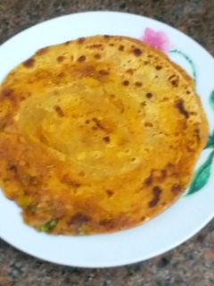 મસાલા લચ્છા પરાઠા (Masala lachha paratha recipe in gujarati) રેસીપી મુખ્ય ફોટો