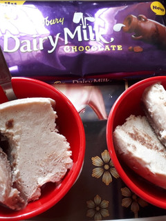 चॉकलेट आइसक्रीम (Chocolate Icecream recipe in Hindi) रेसिपी मुख्य फोटो