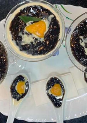 A picture of Black rice pudding/ Chak Hao pudding.