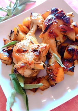 Foto di Pollo e patate con salvia e rosmarino cottura in padella