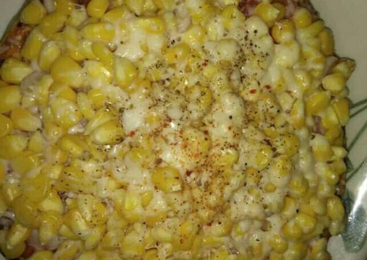 Corn cheese pizza