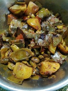 आलू सेम की फली (Aloo sem ki phali recipe in Hindi) रेसिपी मुख्य फोटो