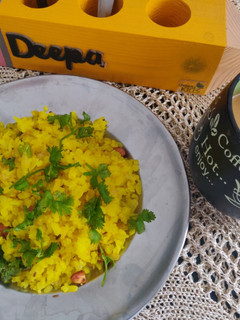 કાંદા પોહા (Kanda Poha Recipe In Gujarati) રેસીપી મુખ્ય ફોટો