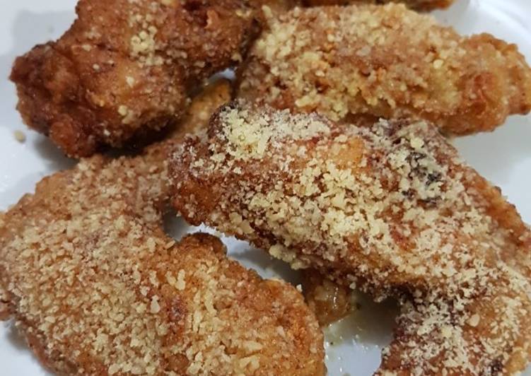 Crunchy Garlic Parmesan Chicken Wings