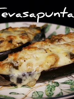 Una foto de Berenjenas rellenas de gambas 🍆🦐