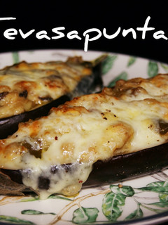 Una foto de Berenjenas rellenas de gambas 🍆🦐