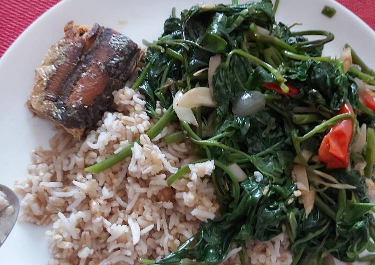 Langkah Mudah untuk Menyiapkan Tumis kangkung ala Manado (low calorie) Anti Gagal