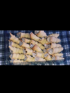 Una foto de Cachitos rellenos con manjar