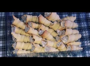 Una foto de Cachitos rellenos con manjar