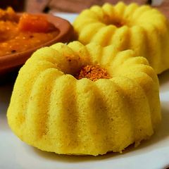 A picture of Oiled Turmeric Idli.
