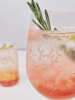 A picture of Peach sparkling water.