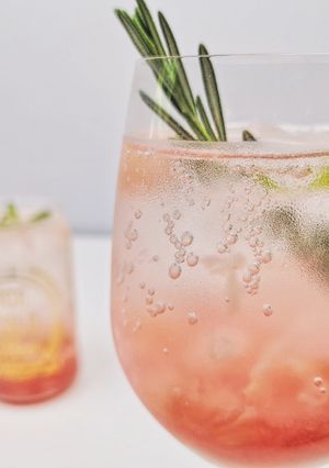 A picture of Peach sparkling water.